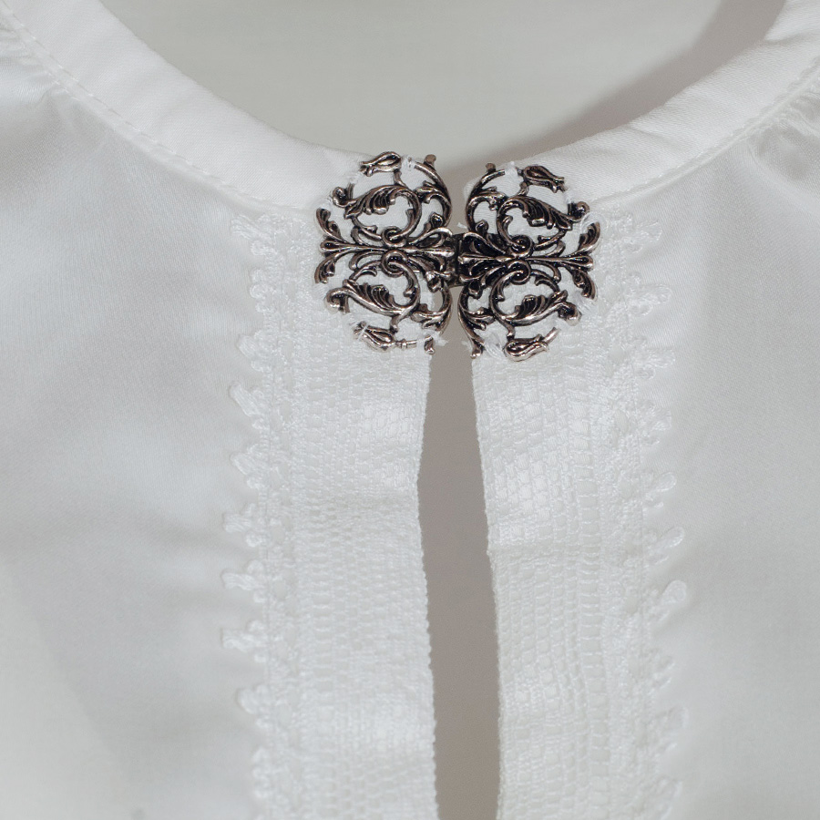 Anno Domini Design Dirndlbluse Indra, weiß, Spitze, hochgeschlossen, Schließe #4
