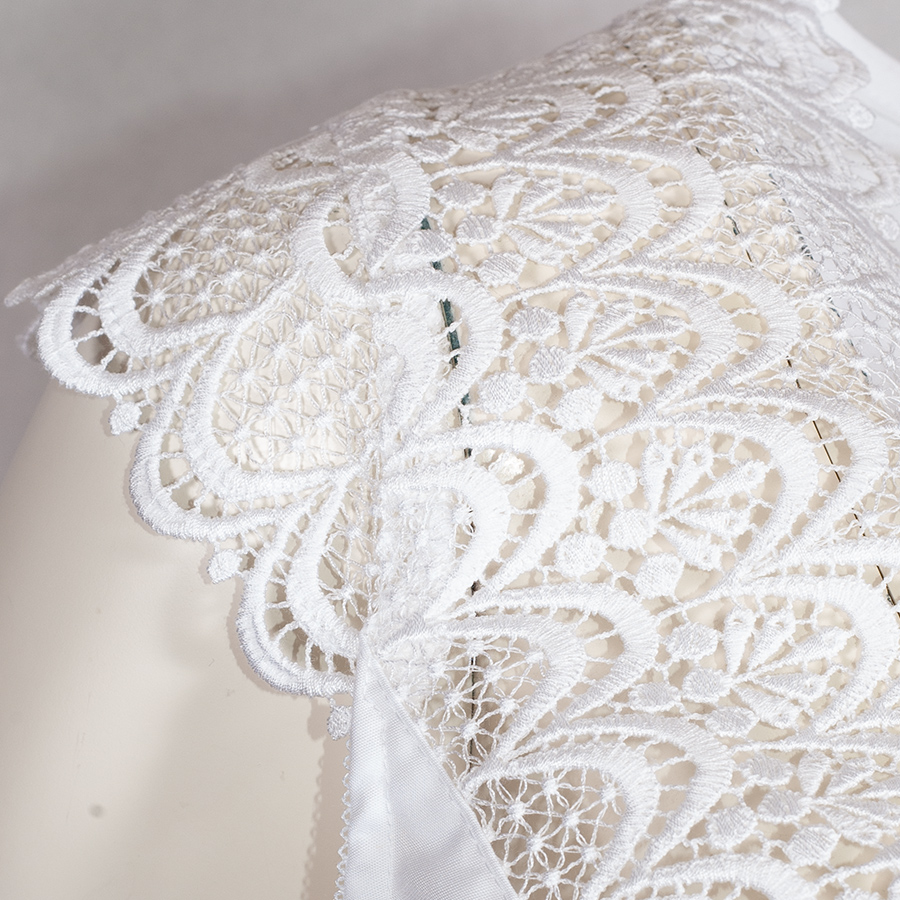 Waldorff Dirndlbluse Zoe, weiß, V-Ausschnitt, Spitze, Flügelärmel #4