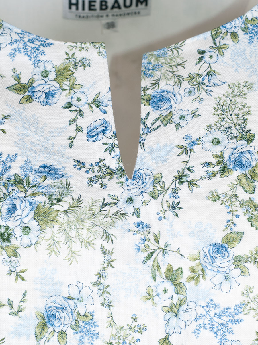 Hiebaum Trägerkleid weiß, blaue Blümchen, grüner Bindegürtel #4