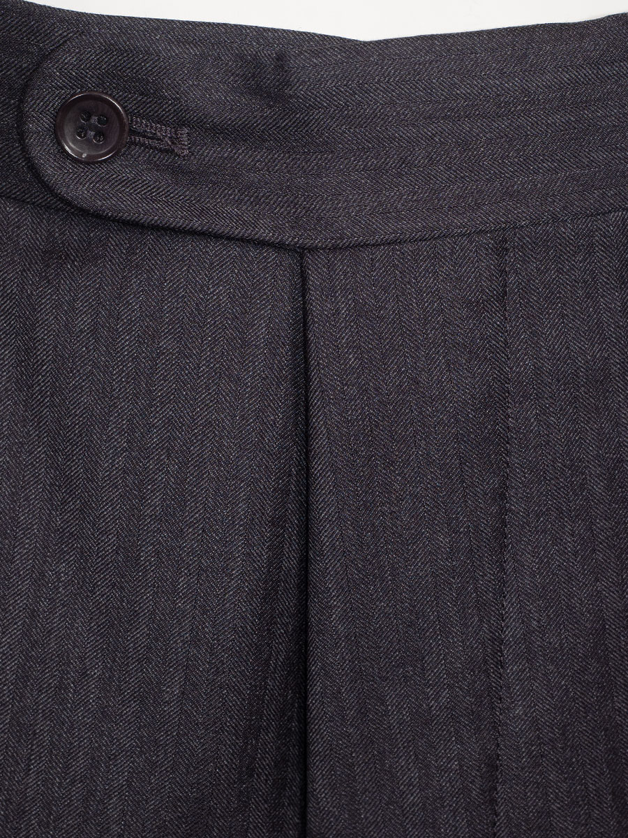 Viererspitz Herrenhose Jakob, dunkelgrau, seitlich grünes Paspol, Fischgrat #5