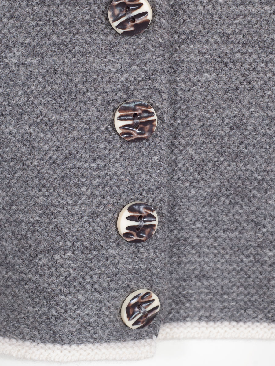 fei scho schee Strickjacke, grau, Einfassung in ecru, kurz #4