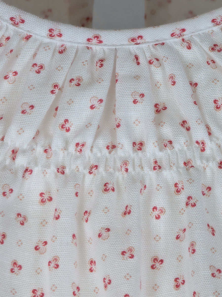 Anna Damenbluse weiß mit roten Blümchen, Puffarm #2
