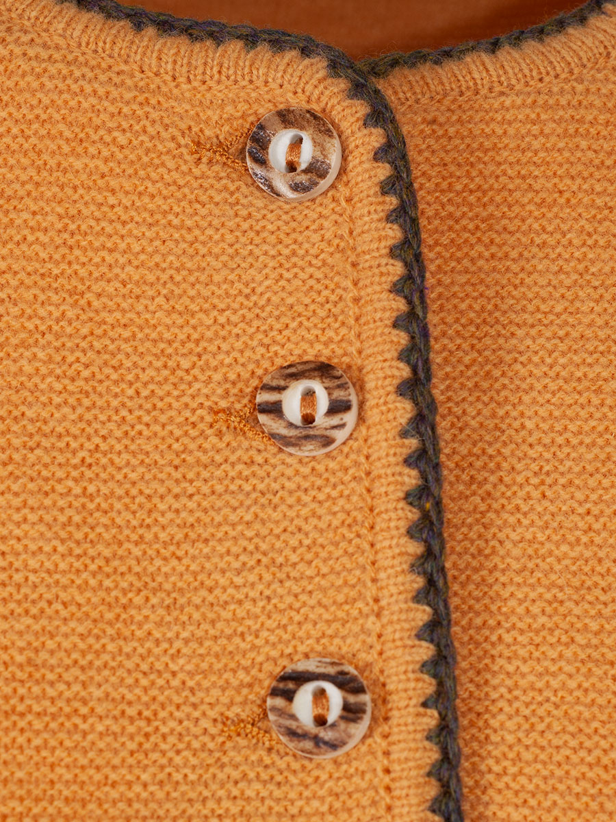 Astrifa Dirndlstrickjacke Finsing, goldgelb, braune Einfassung #2
