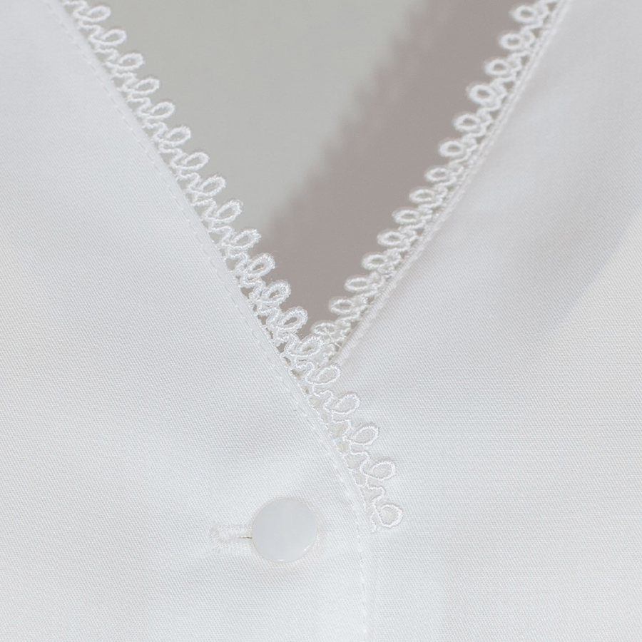 Waldorff Dirndlbluse creme, Tropfen-Ausschnitt, Spitzenarm #3