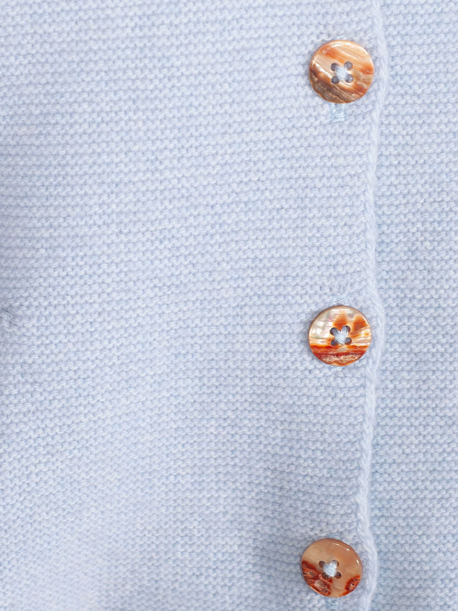 Heidi Strickjacke, sanftblau, Perlmuttknöpfe, glatt gestrickt, fein #4