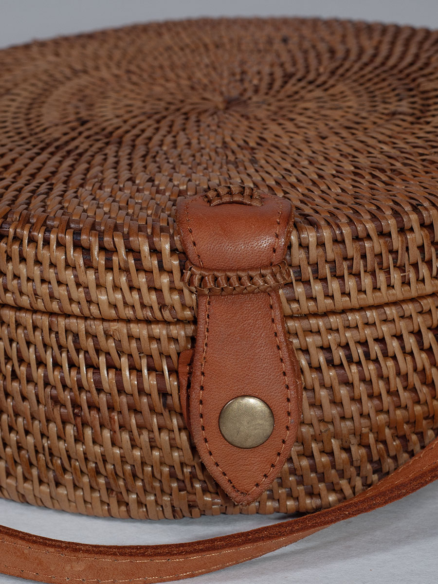 Cassandra Basttasche braun, rund, mit Lederriemen #6