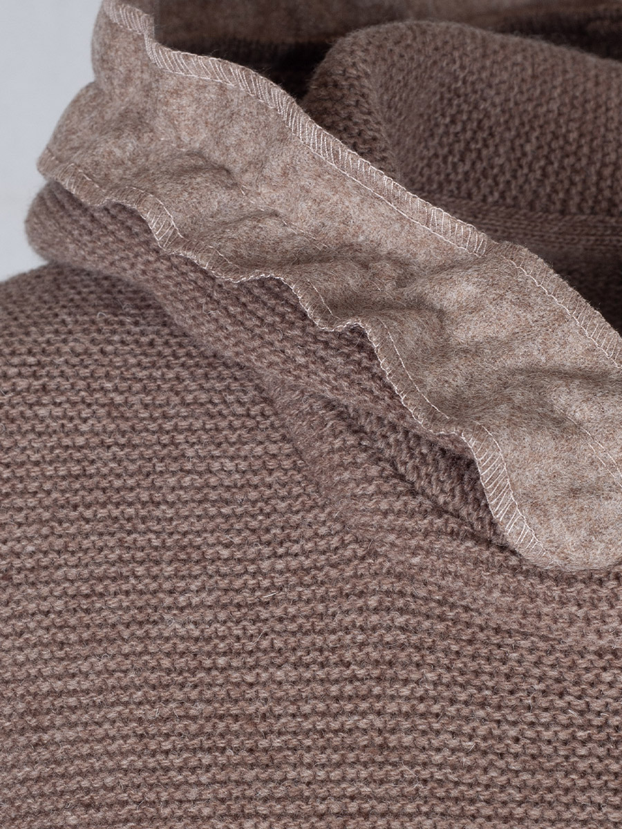 hausg'macht Kapuzen-Strickjacke Heike, rinde, Rüschenborte #4