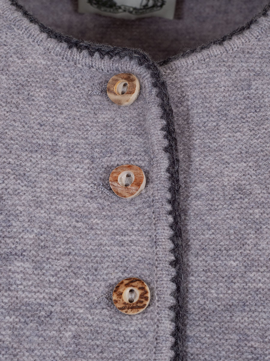 Astrifa Dirndlstrickjacke Finsing, hellgrau, dunkelgraue Einfassung #4