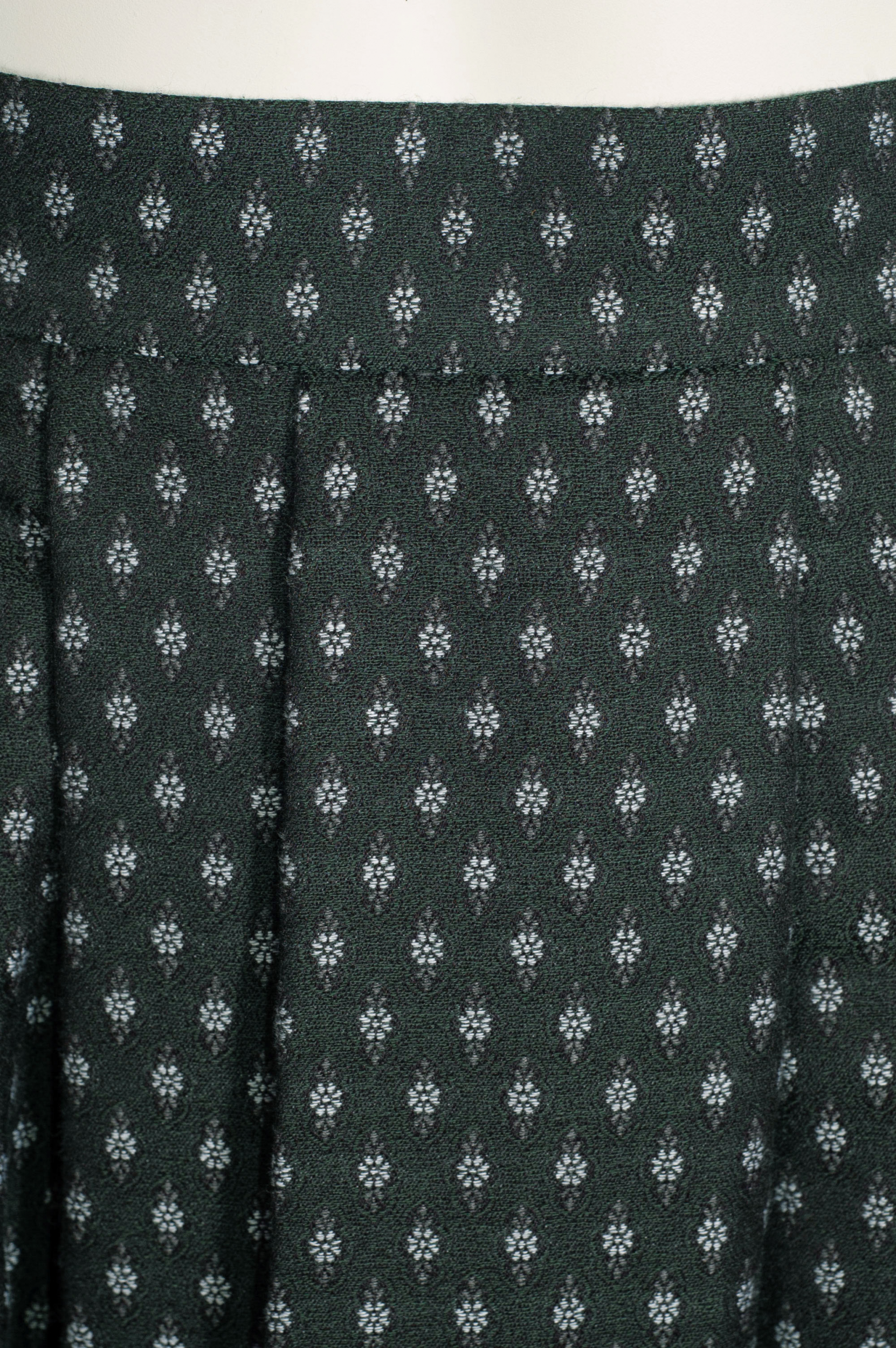 Anno Domini Faltenrock Pauline, seegrün, geblümt, Samtborte #4