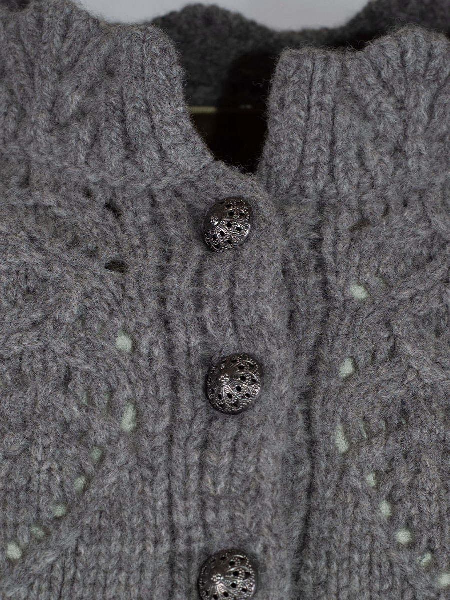 fei scho schee Strickjacke, midgrey, grobes Häkelmuster, kurz #2