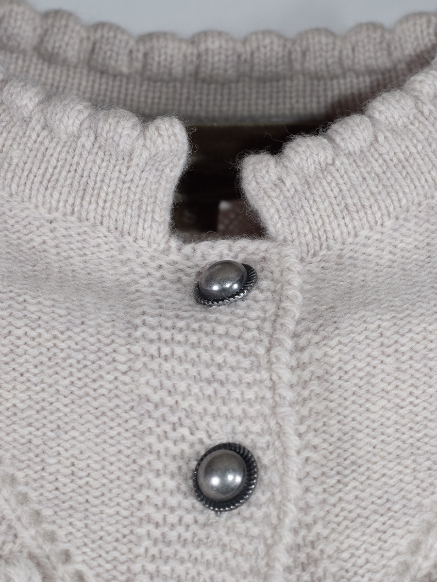 fei scho schee Strickjacke beige, Noppenmuster #3