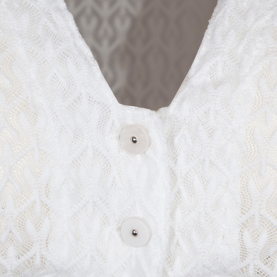 Waldorff Dirndlbluse Paula weiß, V-Ausschnitt, feine Spitze, kurze Puffarme #3