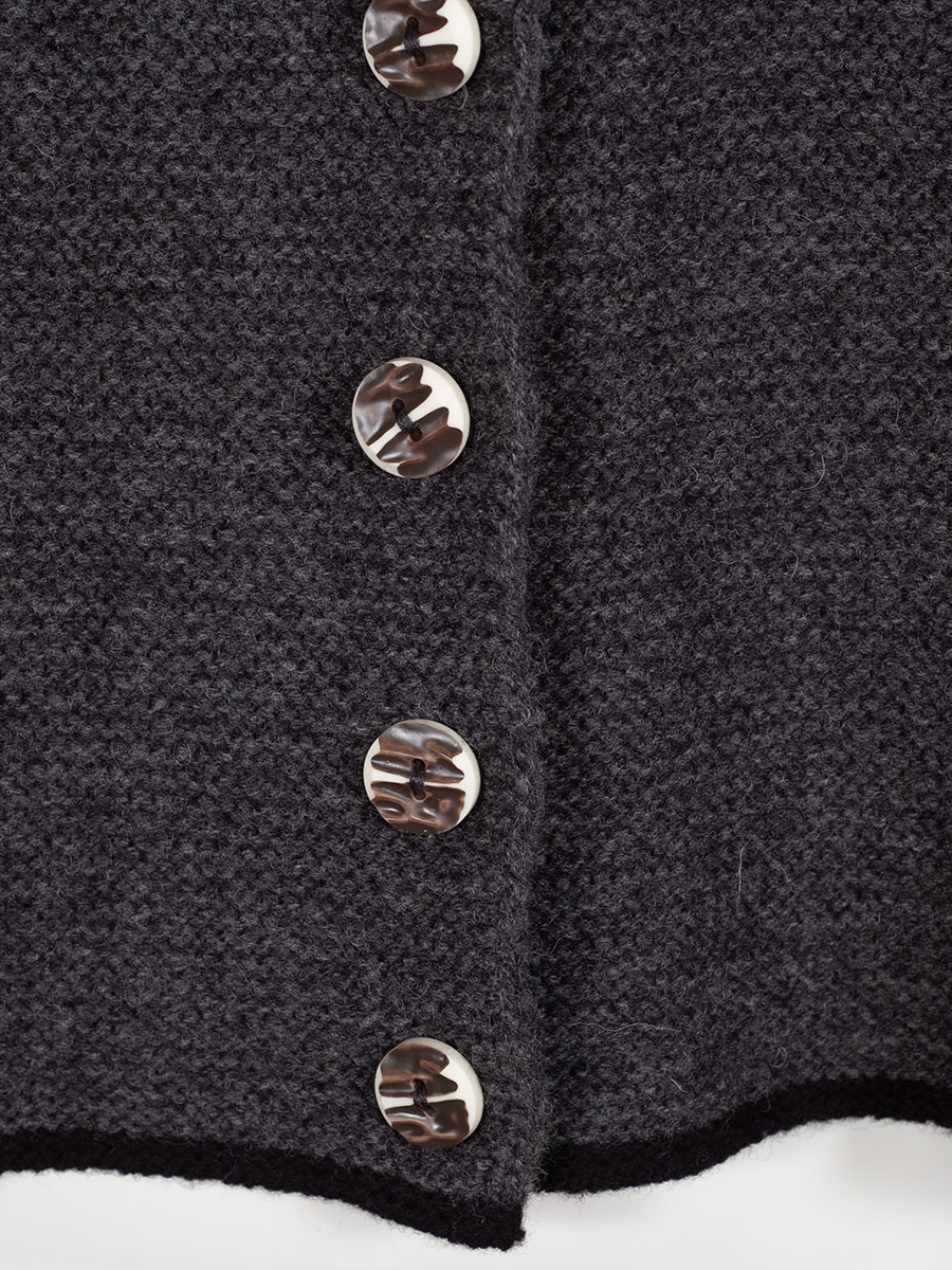 fei scho schee Strickjacke, graphit-anthrazit, Rückenfalte #4