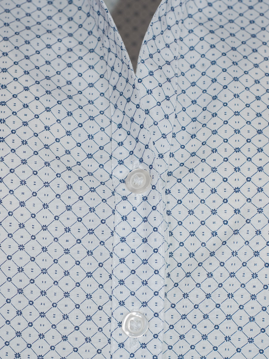 Hiebaum Damenbluse weiß, Langarm, blaues Rautenmuster, Liegekragen #3