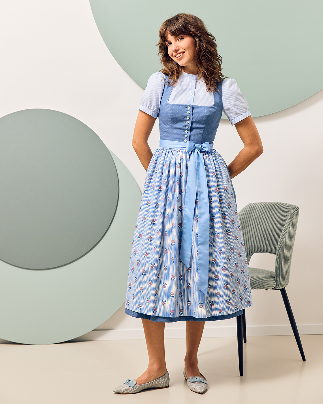 Waldorff Dirndl Cali, blau, Schürze mit rosa Blumen, 80lg #2