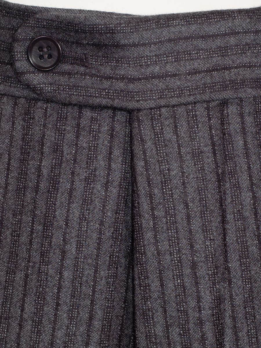 Viererspitz Stresemannhose Jakob, anthrazit, seitlich grünes Paspol #5