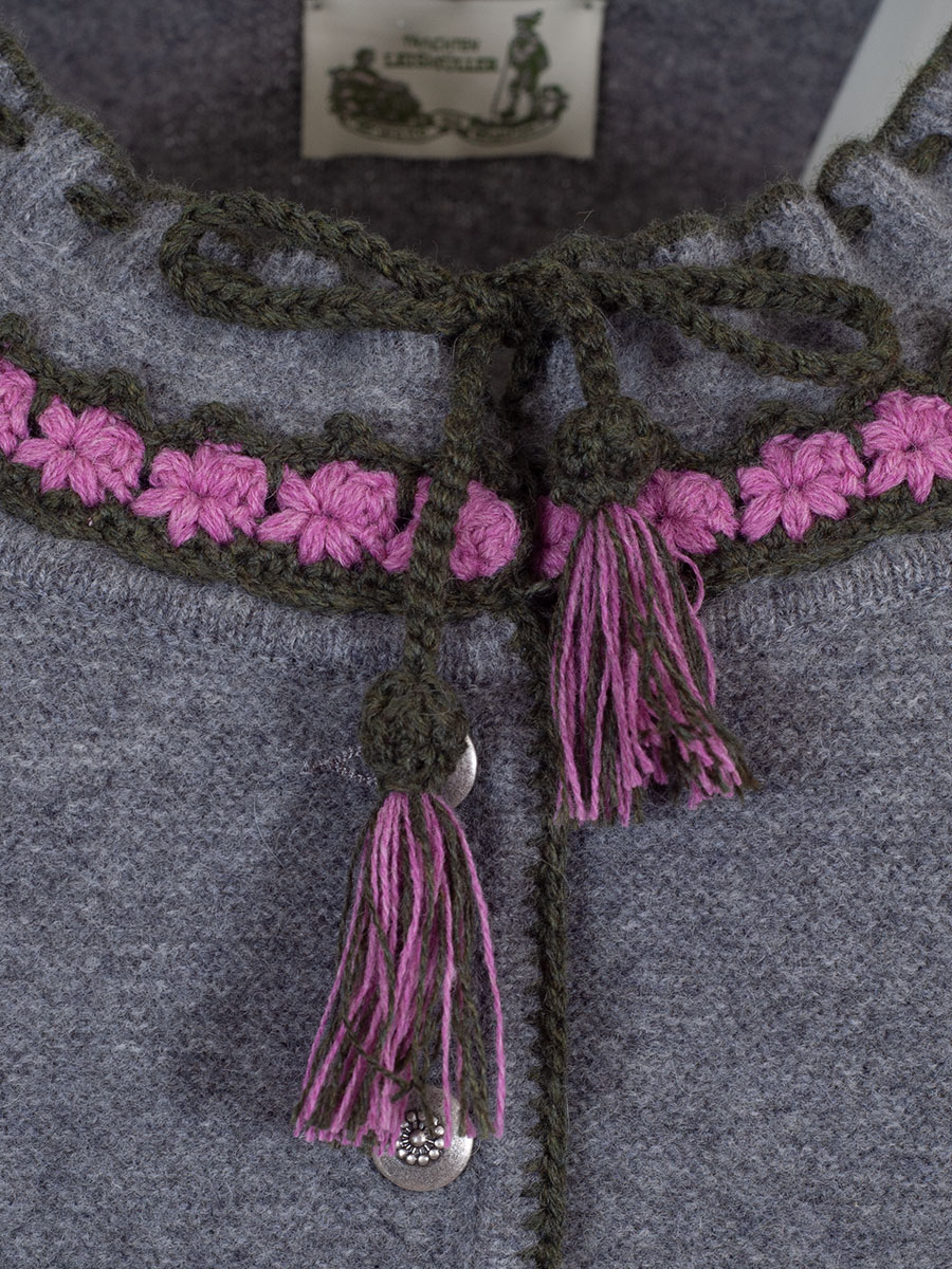 Astrifa Berchtesgadner-Dirndlstrickjacke Endach, grau, gehäkelte Blumen, rosa Einfassung #4