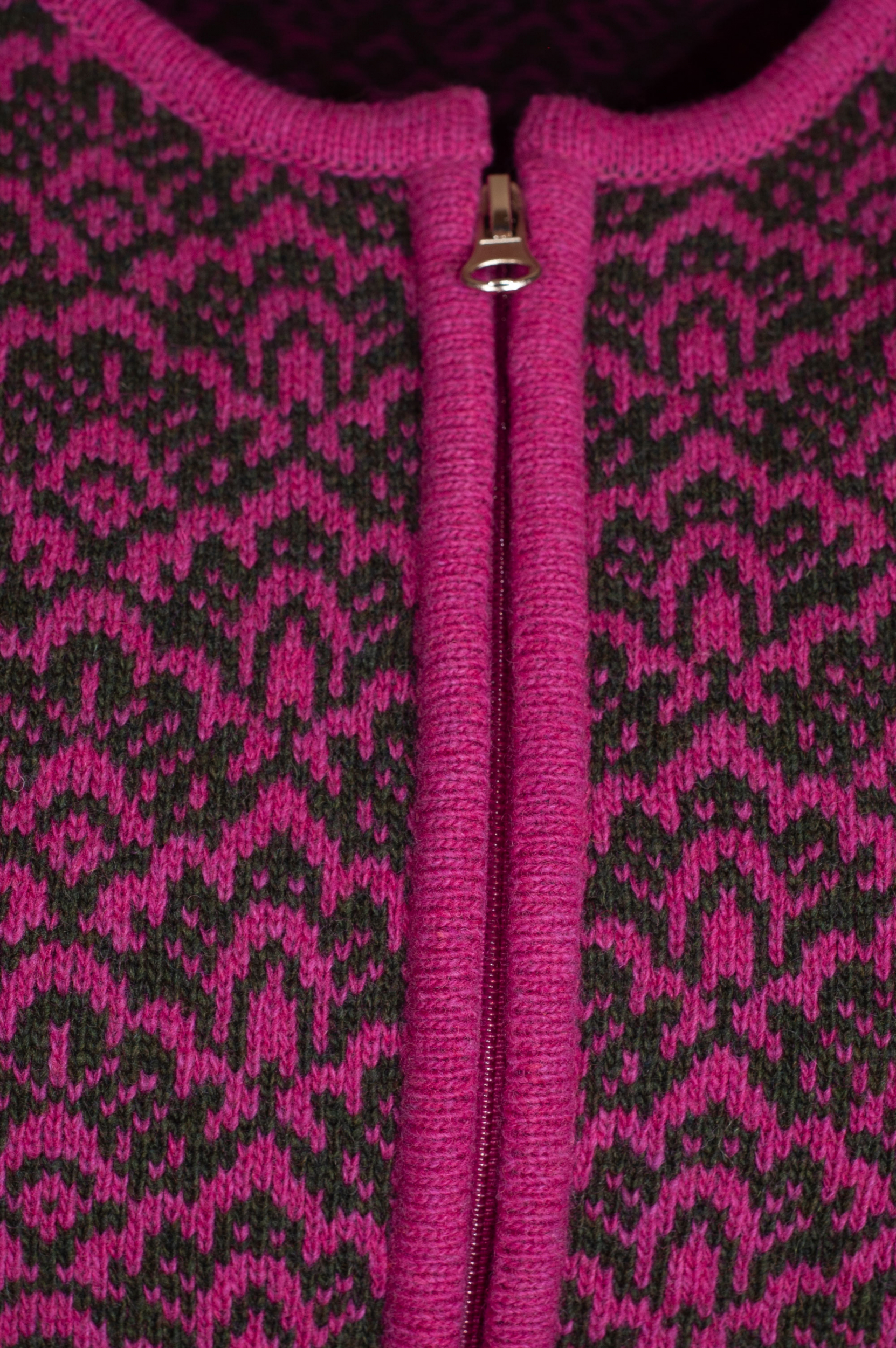Huber Strickweste Jill, beere-pink, Blumenmuster #3