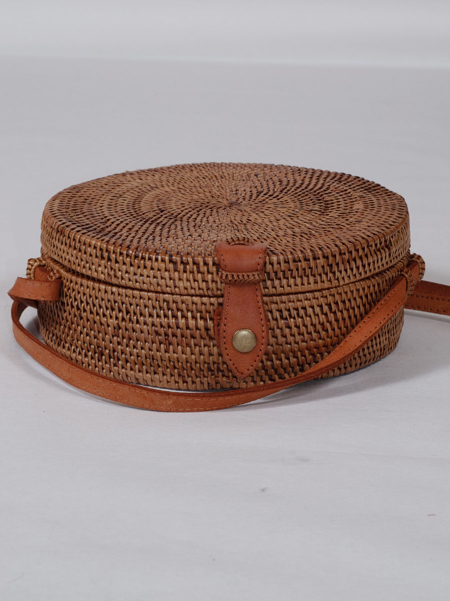 Cassandra Basttasche braun, rund, mit Lederriemen #3