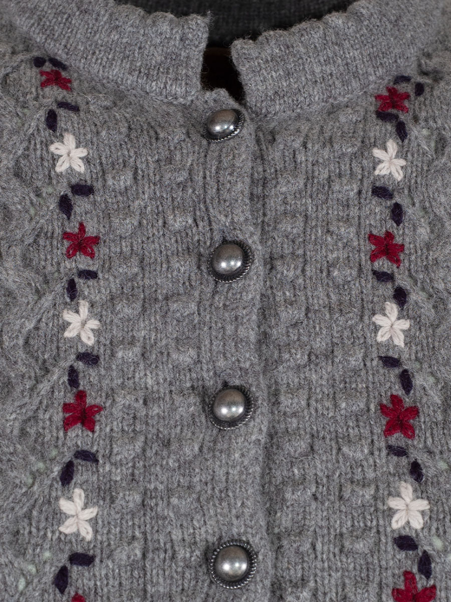 fei scho schee Strickjacke midgrey, Blumenstick #2