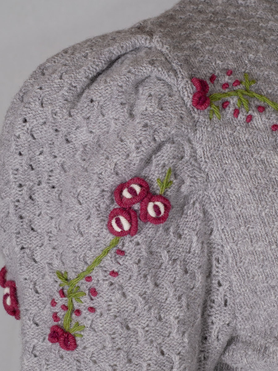Huber Strickjacke Oletta, grau, Blumenstickerei, Puffarm #4