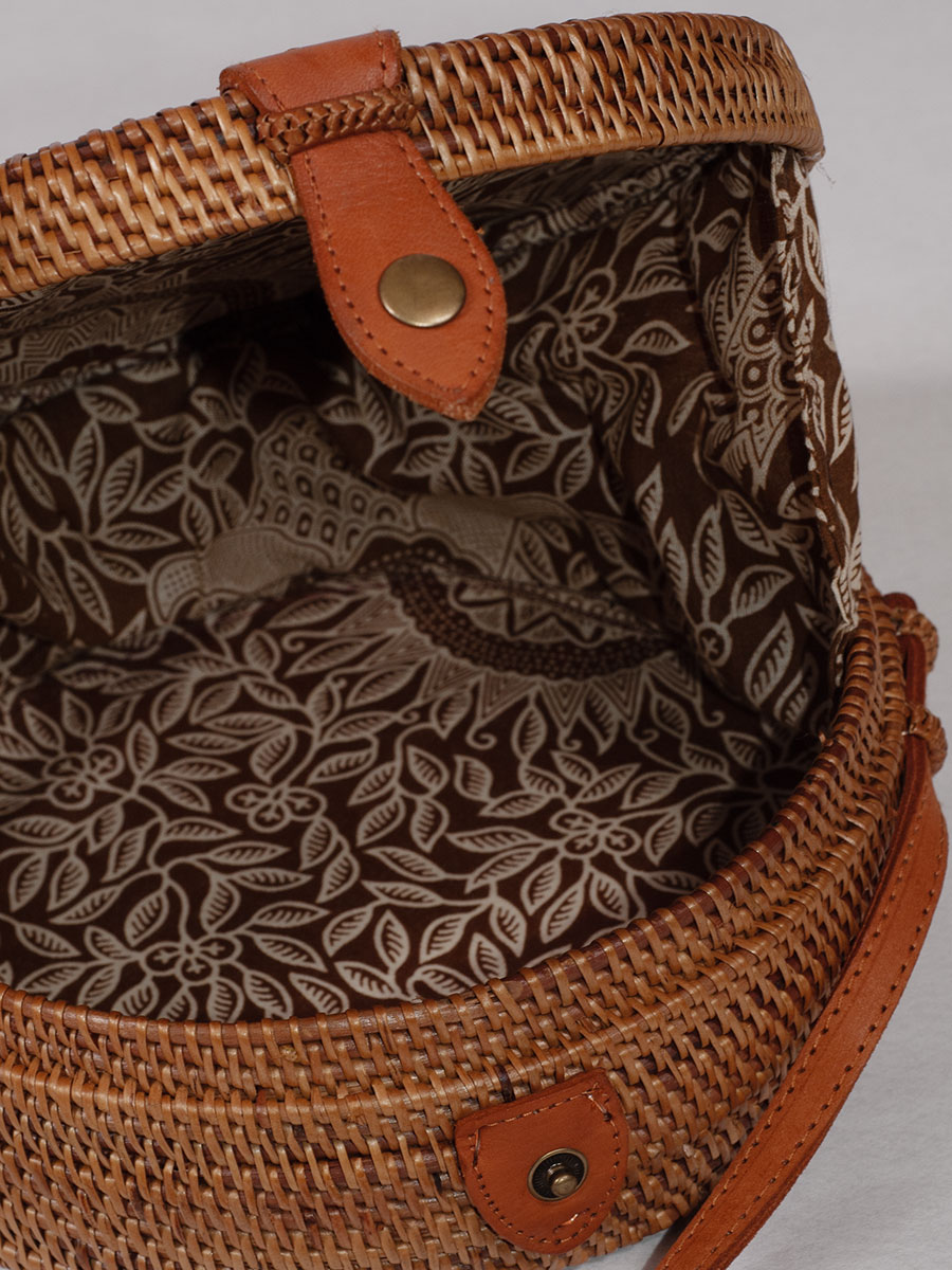 Cassandra Basttasche braun, rund, mit Lederriemen #5