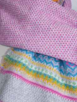 Eribè Knitwear Scarf Alpin, Strickschal, fiesta dean, rosa-blau-gelb