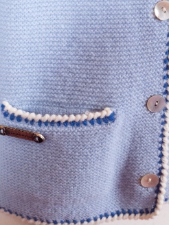 Hammerschmid Kapuzen-Strickjacke Nimes, hellblau, weiße Einfassung