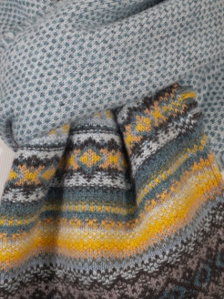 Eribè Knitwear Scarf Alpin, Strickschal, kelpie, grau-gelb
